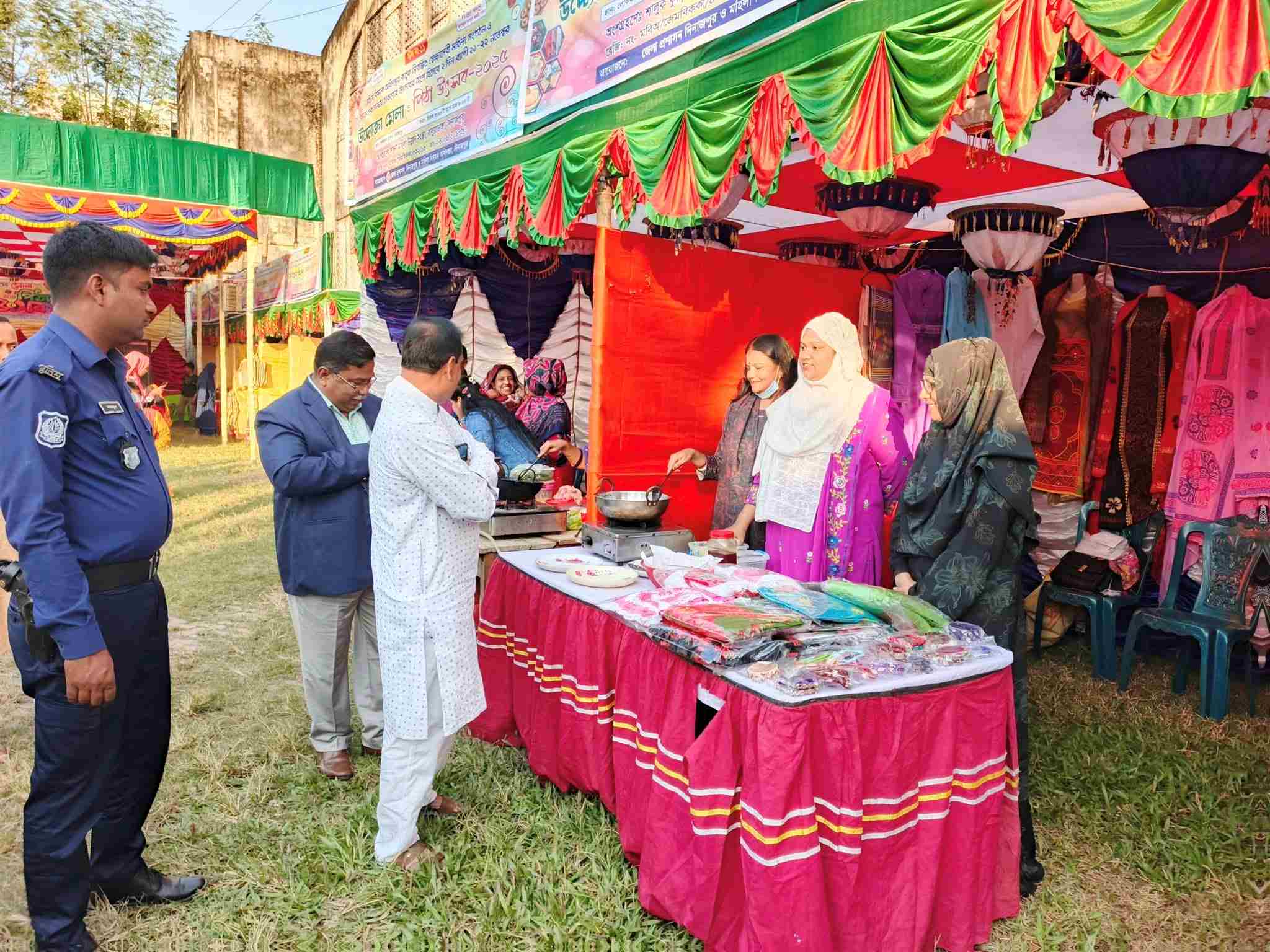 দিনাজপুরে দুই দিনব্যাপী উদ্যোক্তা মেলাও পিঠা উৎসবের উদ্বোধন